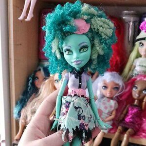 Monster high g1 honey swamp doll